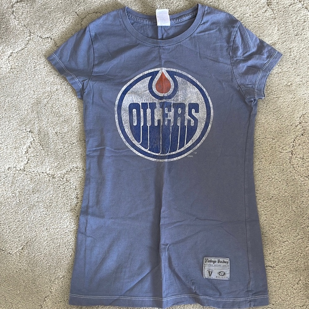 Size small vintage oilers tee shirt